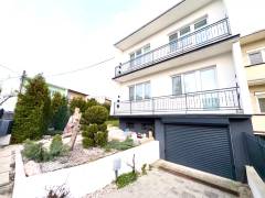  Ponúkame Vám na predaj prerobený 4-izbový rodinný dom v meste Nitra.