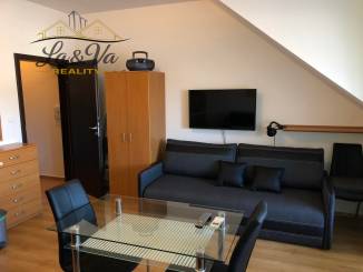 Na predaj apartmán s balkónom Podhájska