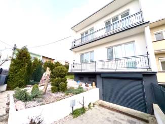 Ponúkame Vám na predaj prerobený 4-izbový rodinný dom v meste Nitra.